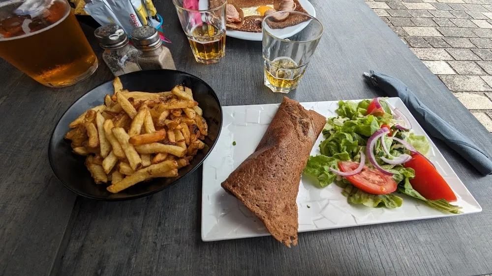 Galette Saucisse Et Portion de Frites Maison